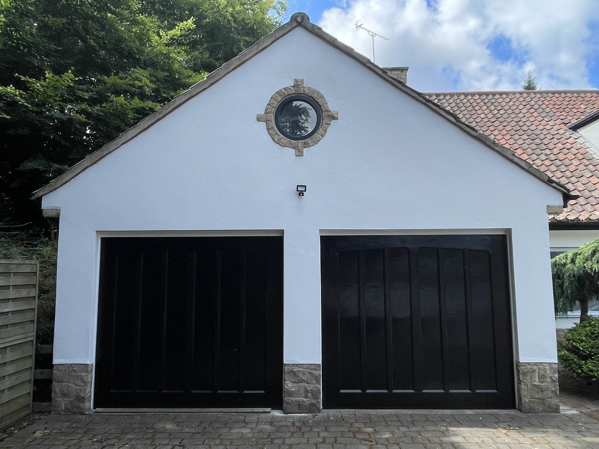 Large House Exterior Render Repaired & Painted